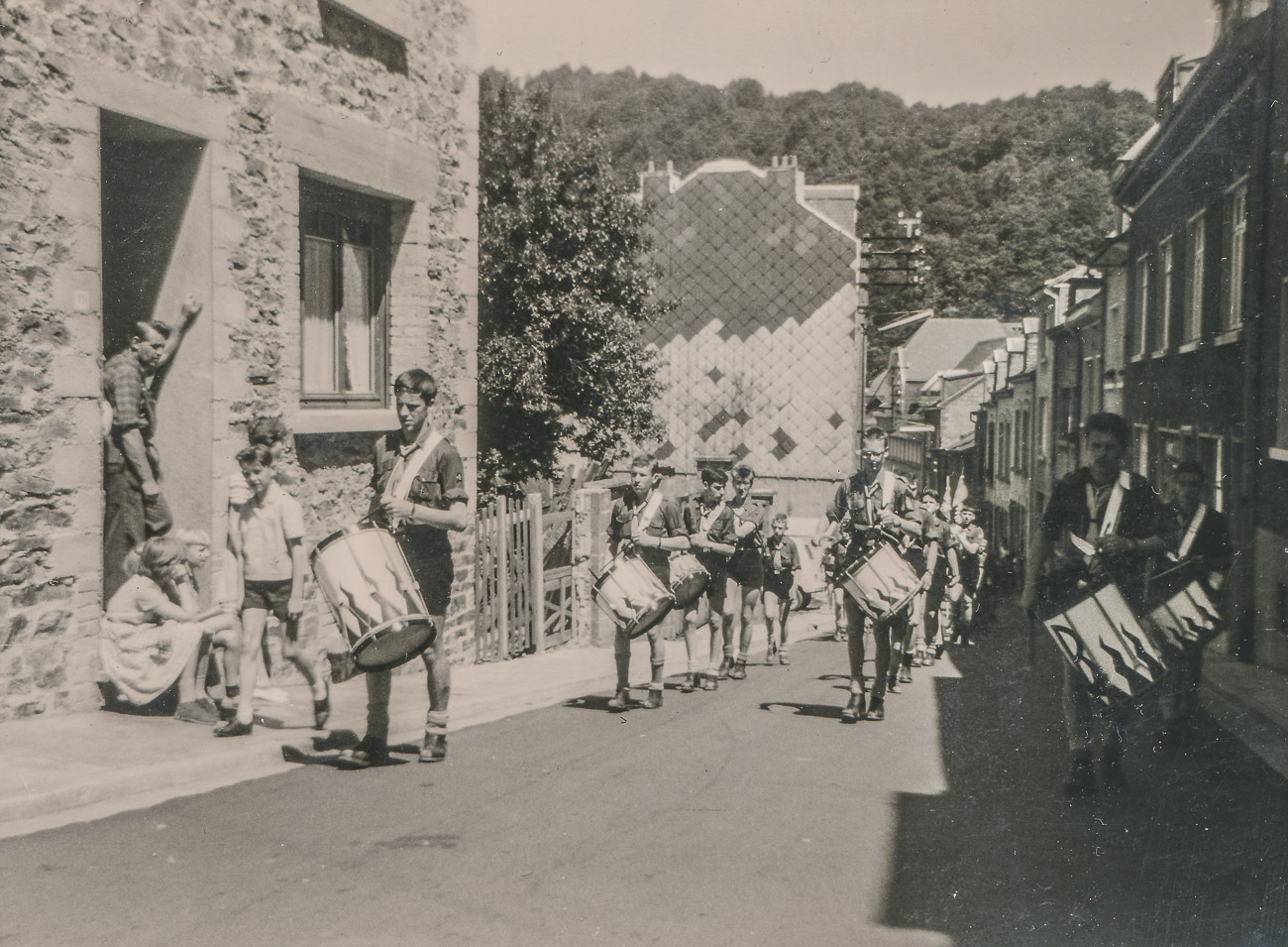 Muziekkapel door de straten van Bouillon